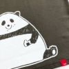 半袖Tシャツ「OMUSUBI PANDA」（おむすびパンダ）チャコールグレーのバック柄アップ