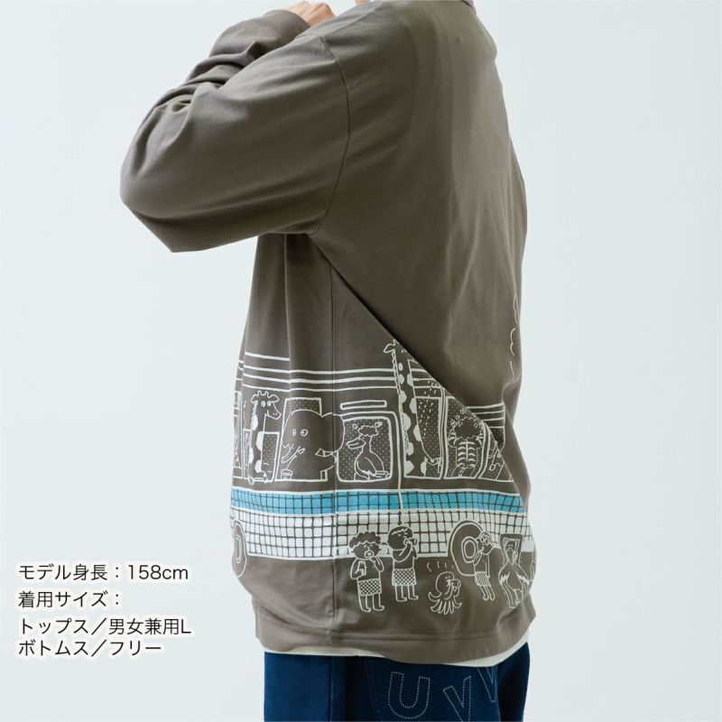 長袖Tシャツ（袖口リブ）「LET’S BATH」（レッツバス）大人サイズ着用画像・横